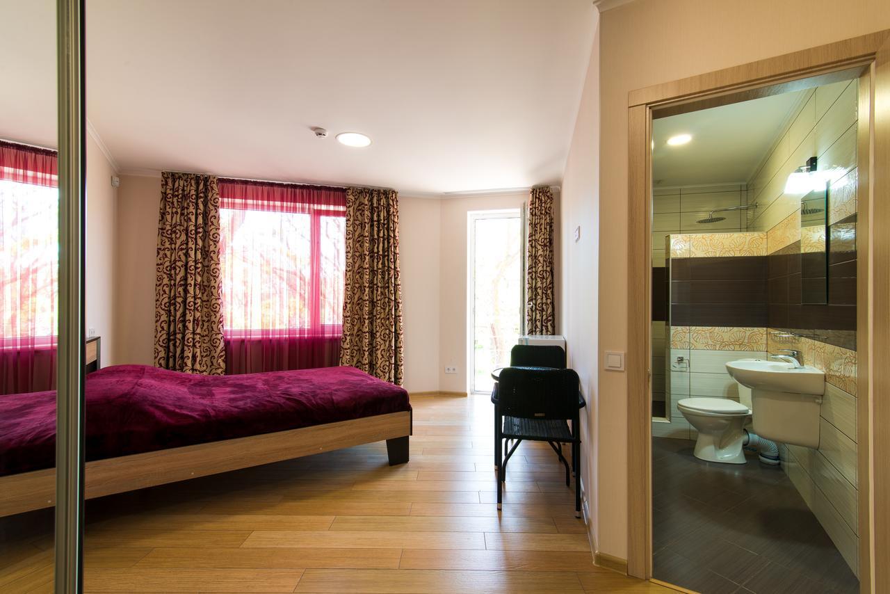 Hotel Tsvetok Odessa Esterno foto